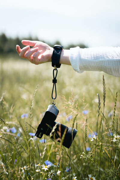 Black gold wrist strap